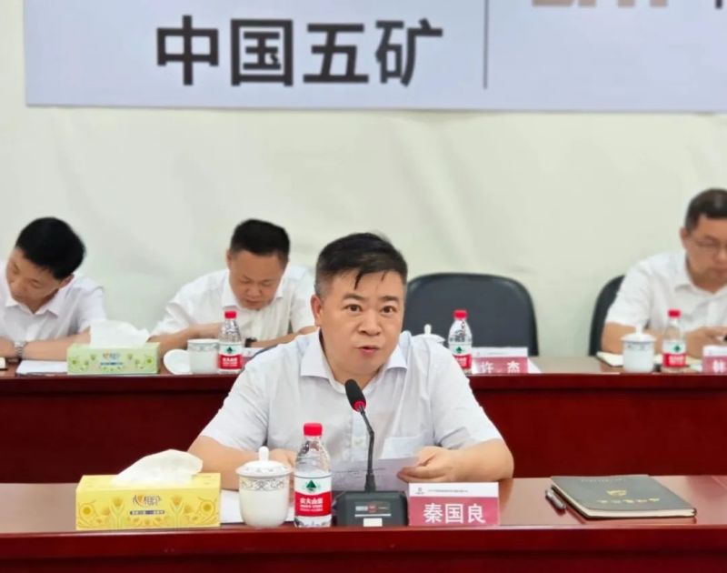 Bí thư Quận ủy Vương Thành, Tần Quốc Lương đến công ty khảo sát