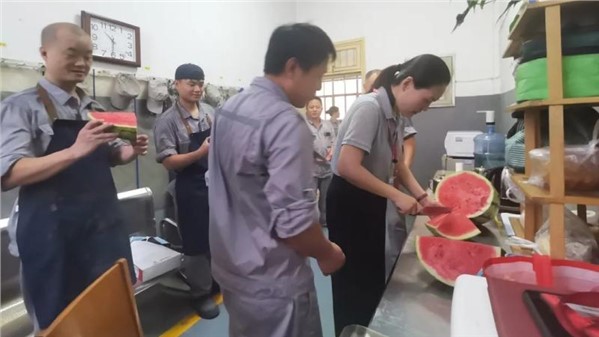 Mùa hè mang mát mẻ, phòng chống nóng để bảo vệ sức khỏe | Công ty tổ chức hoạt động thăm hỏi 